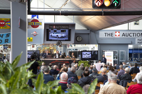 Der Pontiac Firebird wird für fast CHF 20'000 verkauft - Versteigerung der Oldtimer Galerie Toffen vom 17. Oktober 2020