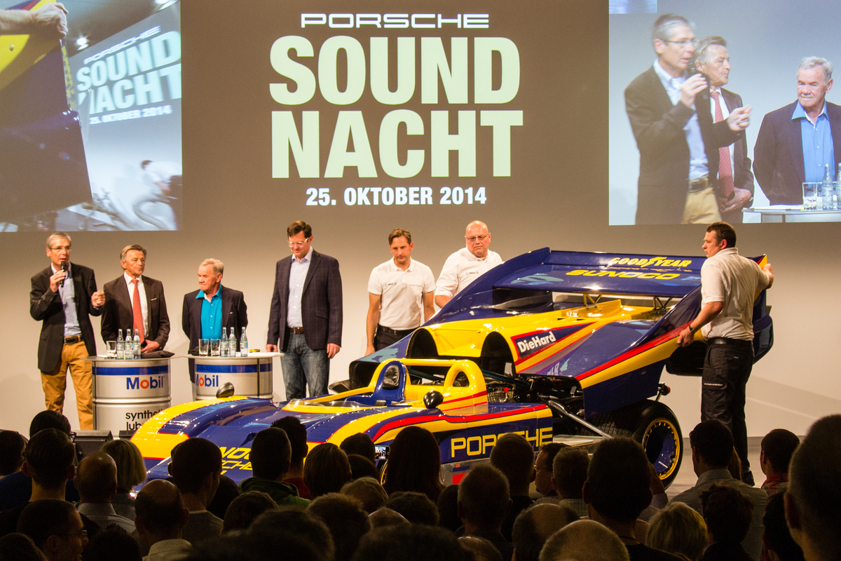 Der Porsche 917/30 Spyder (1973) wird präsentiert- an der Porsche Sound Nacht 2014