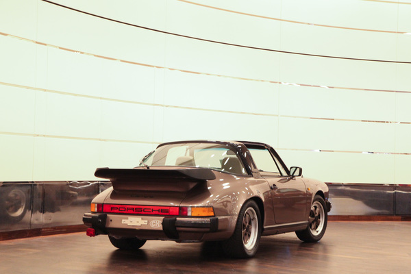 The Porsche Carrera 3.2 Targa from 1984 in the auction room - Auction of the classic car gallery at the Dolder Grand Hotel 2017