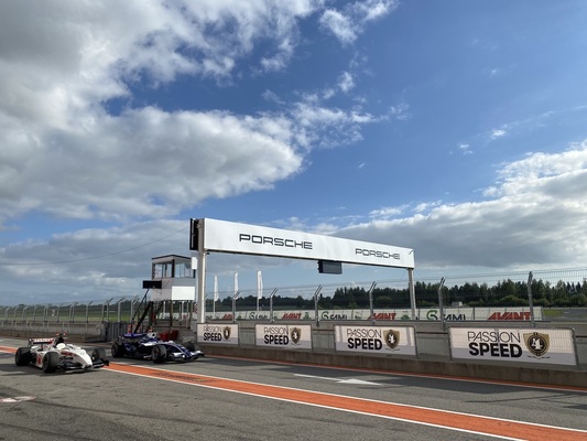Der Porsche Ring dient als Rennstrecke für die F1 Driving Experience
