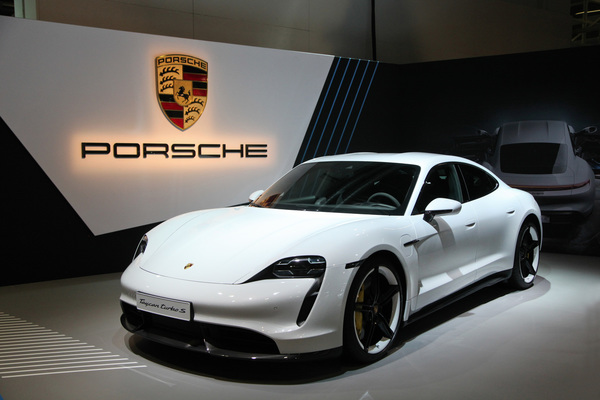 Der Porsche Taycan, der Elektrosportwagen aus Zuffenhausen - Auto Zürich 2019