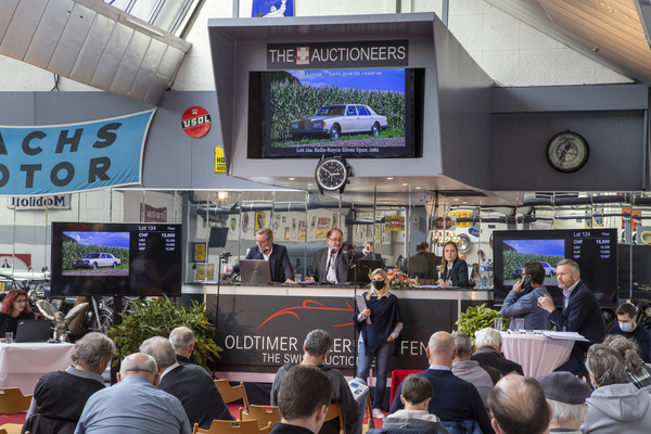 Der Rolls-Royce Silver Spur von 1982 wird für CHF 16'800 verkauft - Versteigerung der Oldtimer Galerie Toffen vom 17. Oktober 2020