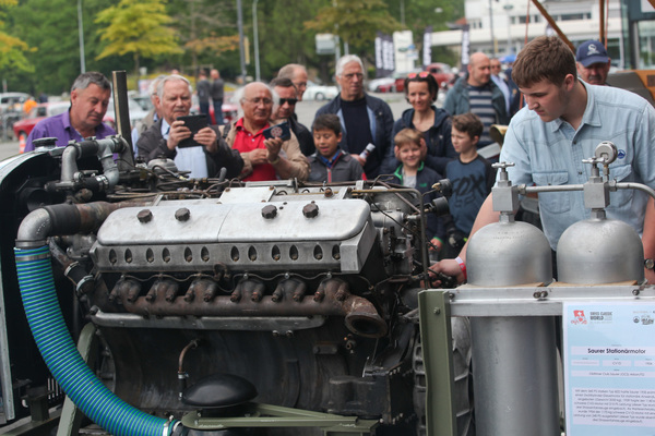 Der Saurer Stationärmotor wurde auch laufend präsentiert - imposante Klangkulisse - Swiss Classic World Luzern 2019