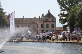 Der Schlosspark mit Springbrunnen bot die feierliche Ambience - Concours d'Elégance Suisse Coppet 2022 Der Schlosspark mit Springbrunnen bot die feierliche Ambience - Concours d'Elégance Suisse Coppet 2022