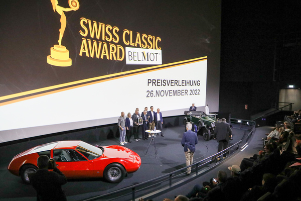 Bild: Der Schluss der Preisübergabe mit einem Gruppenfoto - Swiss Classic Award 2022