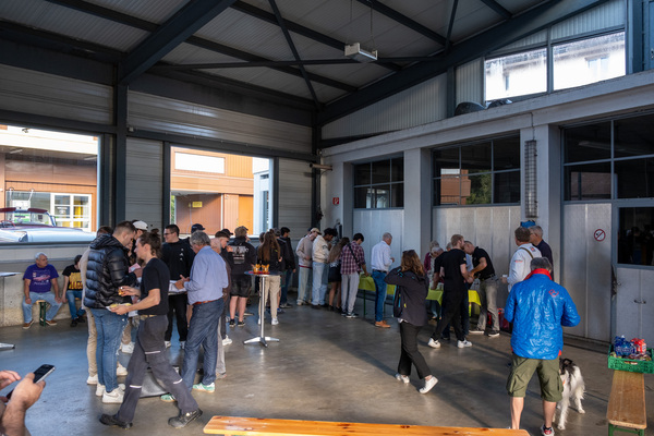 Der Schlussapéro wurde von der Garage Ackermann offeriert – 8. Autos von Dazumal 2023