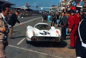 Der Schweizer Squadra Tartaruga Porsche 907 Langheck in Le Mans 1968 - Sensationeller zweiter Gesamtplatz mit den Schweizer Fahrern Rico Steinemann und Dieter Spoerry