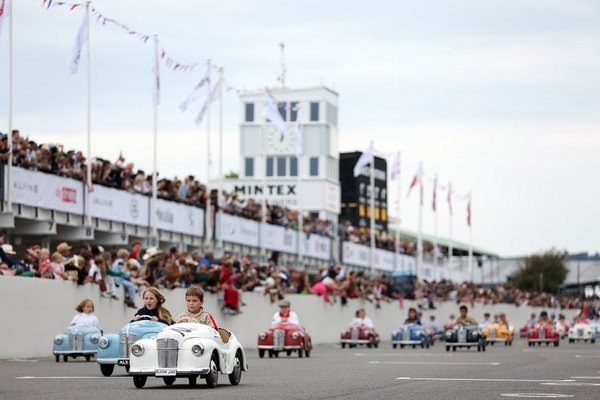 Der Settrington Cup mit den Tretautos - Goodwood Revival 2024