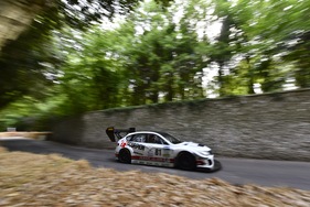 Bild Der Sieger im Shoot Out - Olly Clark auf dem Subaru Impreza 'Gobstopper II' - Goodwood Festival of Speed 2015
