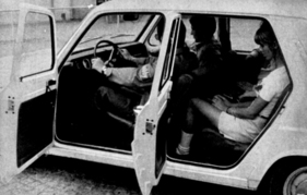 Der Simca 1100 (1969) hat etwas weniger Fondraum als der Fiat 128 (1969), aber ist dennoch ein echter komfortabler Vierplätzer.