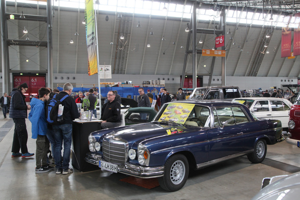 Der Stand der Oldtimer-Spendenaktion der Lebenshilfe Giessen - Retro Classics Stuttgart 2020