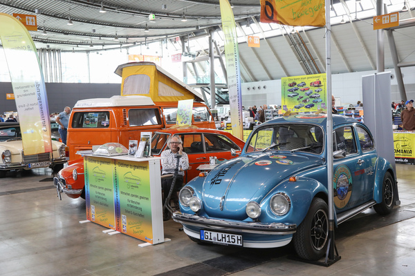 Der Stand der Oldtimer-Spendenaktion der Lebenshilfe Giessen - Retro Classics Stuttgart 2024