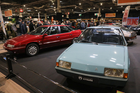 Der Stand der Zeitschrift "Youngtimers" widmet sich 2025 der Marke Citroën und zeigt u. a. BX, XM und C6 – Rétromobile Paris 2025