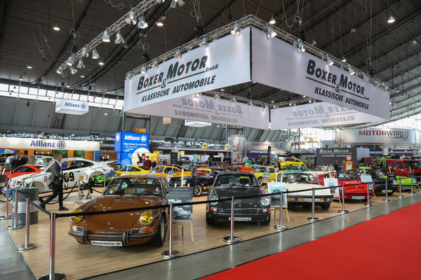 Der Stand von "Boxer Motor" wird natülrich von klassischen luftgekühlten 911-Modellen dominiert - 24. Retro Classics Stuttgart 2025