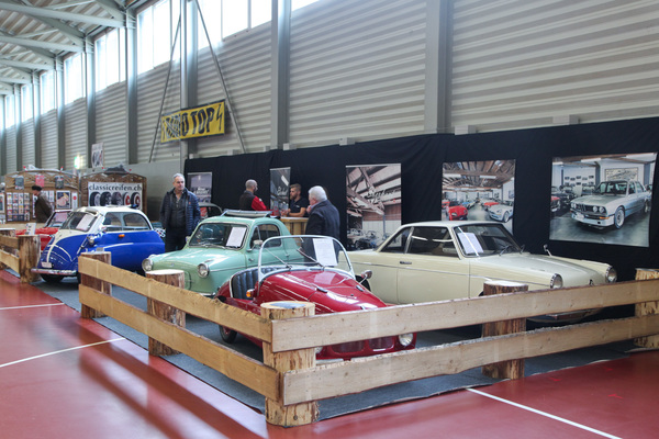 Bild Der Stand von Eberhard mit Kleinstwagen der Fünfziger- und Sechzigerjahre - Oldtimer- und Teilemarkt Winterthur 12./13. November 2016
