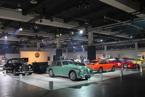 Image: The Goodtimer stand with an early Aston Martin DB2 in the center - Auto Zürich 2019