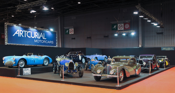 Der Stand von Lukas Hüni war den Legender des französischen Automobilbaus gewidmet - Rétromobile 2015