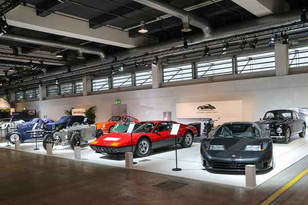 Der Stand von Lutziger Classic Cars - Auto Zürich 2022