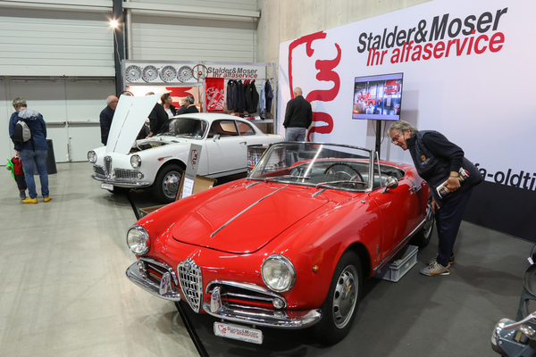 Bild Der Stand von Stalder & Moser mit zwei Alfa Romeo - Swiss Classic World Luzern 2024