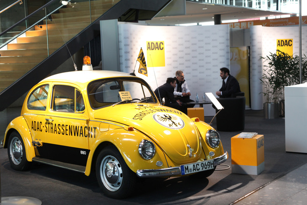 The ADAC's road patrol beetle creates a good atmosphere - Retro Classics Stuttgart 2014