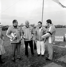 Der Trauerfall von Neubiberg - Auch die BMW-Sportführung trägt Trauer 1970 Der Trauerfall von Neubiberg - Auch die BMW-Sportführung trägt Trauer 1970