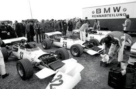 Der Trauerfall von Neubiberg - Formel 2-EM-Lauf in Thruxton, England im Frühjahr 1970 Der Trauerfall von Neubiberg - Formel 2-EM-Lauf in Thruxton, England im Frühjahr 1970