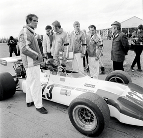 Der Trauerfall von Neuniberg - BMW- Mannschaft betrauert den Rückzug aus der Formel 2 mit schwarzen Armbinden