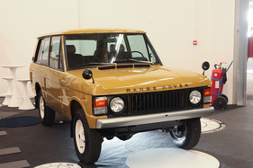 Der Ur-Range Rover auf dem Stand von Jaguar/Rover - Auto e Moto d'Epoca Padova 2015