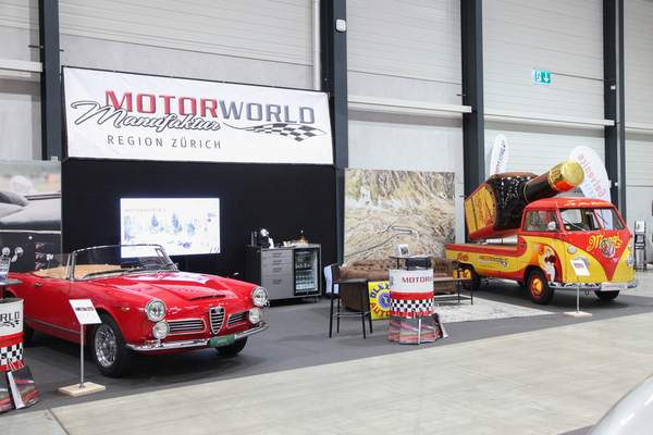 Der VW-Bus mit Maggi-Flasche wirbt für die Motorworld Manufaktur in Kemptthal - Swiss Classic World Luzern 2021
