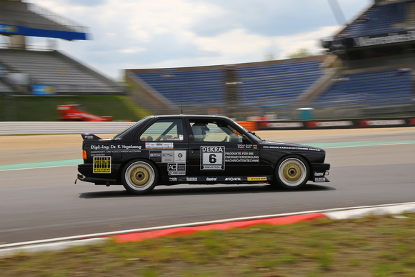 Bild Der Vogelsang-BMW M3 E30 DTM (1987) von Ralph Bahr und Harald Grohs an der Nürburgring Classic 2019 - Tourenwagen Classics