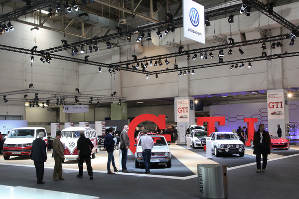 Der Volkswagen-Stand unter dem Motto "40 Jahre Golf GTI" - gesehen an der Techno Classica 2016