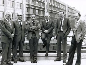 Der Vorstand von Audi um Dr. Wolfgang Habbel (Vorsitzender, 3 v.l.) und Dr. Ferdinand Piëch (Technik/Entwicklung, rechts) haben es sich mit dem KKM 871 nicht ganz so leicht gemacht wie später behauptet wurde