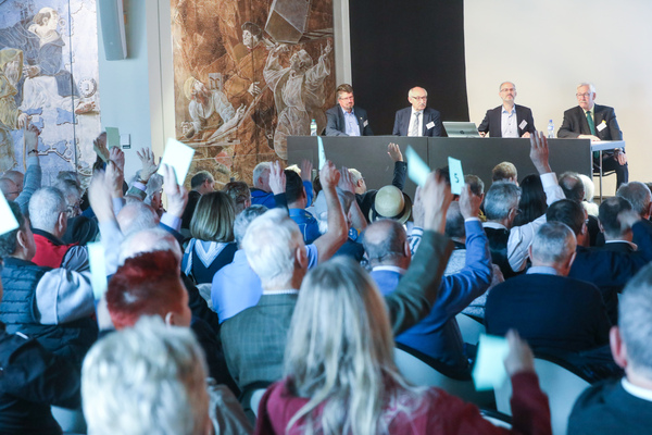 Bild: Der Vorstand wird entlastet - SHVF-Delegiertenversammlung am 27. April 2024