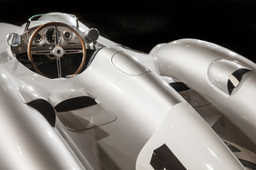 Der W196 Stromlinienwagen ist Formvollendung ...