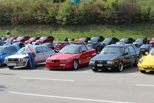 Der Zuschauerparkplatz bot interessante und seltene Anblicke – Passione Alfa Romeo Hinwil 2018