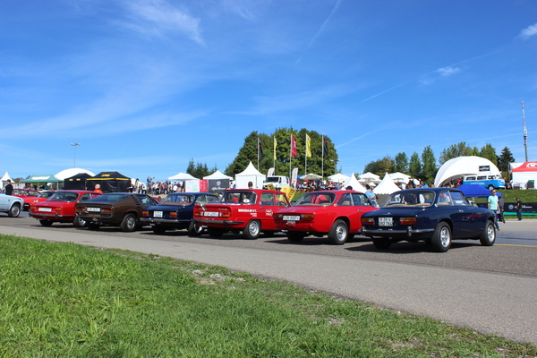 Der Zuschauerparkplatz bot interessante und seltene Anblicke – Passione Alfa Romeo Hinwil 2018