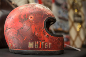 Der abgeschundene Helm von Herbert Müller - Herbert Müller Memorial Day und Memorial Rallye 2021