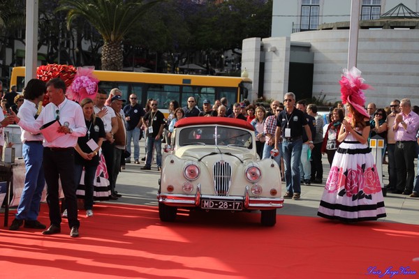 Der "best of show" Jaguar XK 140 wird gefeiert - Madeira’s Classic Motor Exhibition Funchal 2016