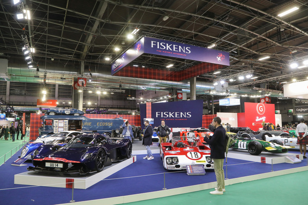 Bild Der eindrückliche Stand von Fisken - Rétromobile Paris 2024