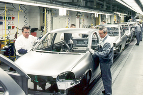 Der erste Corsa „made in Eisenach“ ist zugleich auch der erste Corsa „made in Germany“ - Zuvor wurde das Modell ausschließlich im spanischen Saragossa gefertigt (1993)