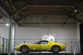 Der erste Super-Sportwagen, ein Lamborghini Miura im Strassenauto-Raum - Erlebniswelt Autobau Romanshorn Der erste Super-Sportwagen, ein Lamborghini Miura im Strassenauto-Raum - Erlebniswelt Autobau Romanshorn