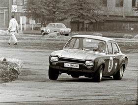 Der erste Titel für Ford - Glemser im Escort TC beim Finalrennen 1969 auf dem Flugplatz von Hohn Rendsburg