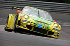 Der gelb-grüne Manthey-Porsche wird zum Dauersieger beim 24-Stunden-Rennen auf dem Nürburgring