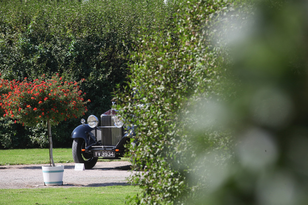 Der grosszügig angelegte Schlosspark erlaubt auch in Pandemie-Zeiten eine Durchführung von Grossanlässen und so musste man den einen oder anderen Oldtimer fast suchen gehen.