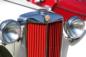 Der klassische MG-Kühlergrill bei einem TD - British Car Meeting in Mollis am 28. August 2016
