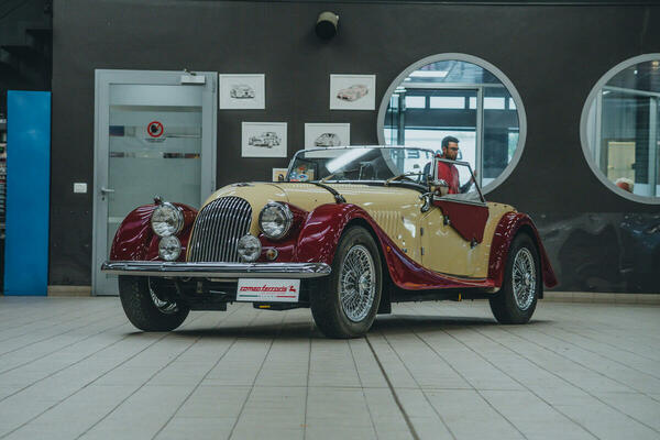 Bild Der klassische Morgan Plus Four - erwartet an der Auto e Moto d'Epoca 2022