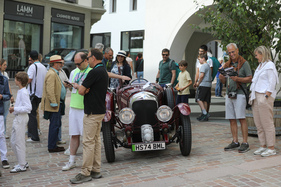 Der "kleine" Bentley Blower zieht viel Interesse auf sich - 31. British Classic Car Meeting St. Moritz 2025 Der "kleine" Bentley Blower zieht viel Interesse auf sich - 31. British Classic Car Meeting St. Moritz 2025