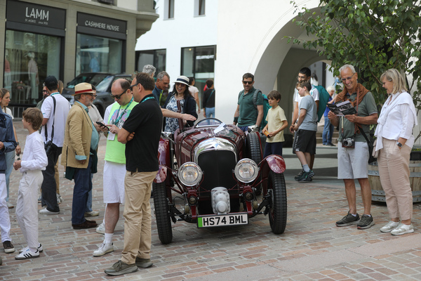 Der "kleine" Bentley Blower zieht viel Interesse auf sich - 31. British Classic Car Meeting St. Moritz 2025