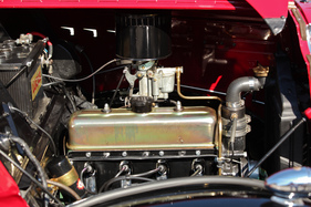 Der längs eingebaute Vierzylinder im Vauxhall - British Car Meeting 2015 in Mollis