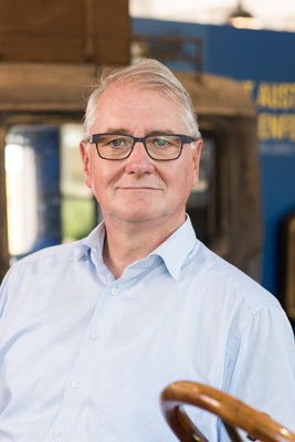 Image: Matthias Doht, long-time director of the Eisenach Automobile Museum, receives the Golden Piston in 2025